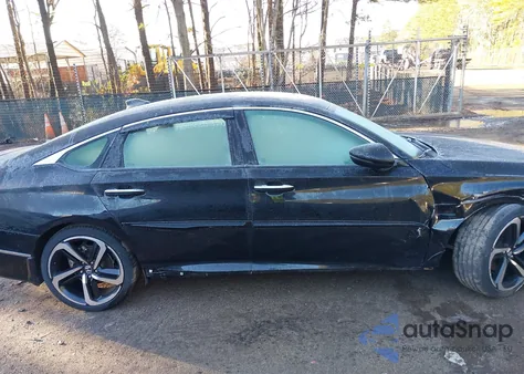 2018 Honda Accord Touring z USA, uszkodzony, nr VIN 1HGCV1F92JA103170